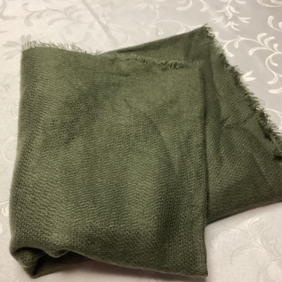 Green shawl or couch  soft ARMY GREEN - Picture 3 of 5